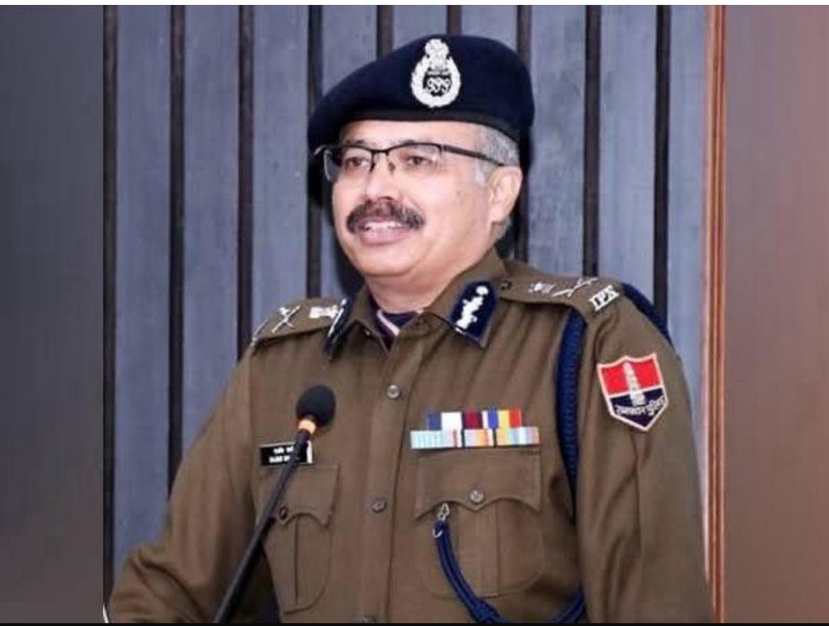 ATiloks's tweet photo. जांगिड़ समाज के लिए गौरव के क्षण

प्रथम बार समाज के पुलिस महानिदेशक बनने पर श्री राजीव जी शर्मा IPS को पूरे समाज की और से हार्दिक बधाई एवं शुभकामनाएँ 

हम माननीय मुख्यमंत्री श्री भजनलाल शर्मा जी का भी हार्दिक आभार प्रेषित करते हैं 

#DGPRajasthan https://t.co/9PT9LcNntQ