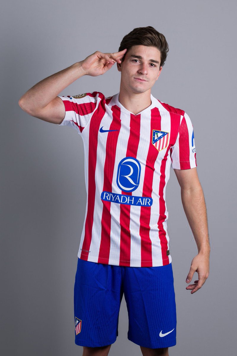 Estoy muy cerca de iniciar la mayor campaña jamás hecha para que Gyokeres acabe en el Atleti, tiene que enterarse TODO EL MUNDO, mucho más que lo que hicimos con Gallagher.
Hay que juntar a Julián con Gyokeres, es ahora  o nunca 
Muy pronto noticias