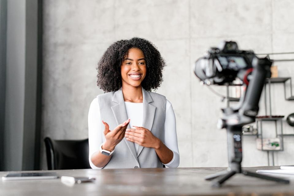slicedbrand's tweet image. What makes certain business leaders instantly recognizable? Our Founder and CEO, @AyeletNoff shares her opinion with @Forbes on how authentic thought leadership builds lasting brand credibility: forbes.com/councils/forbe…