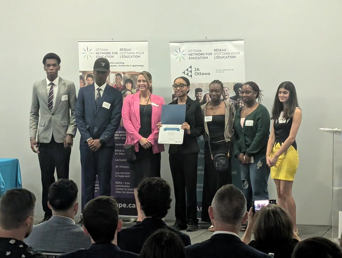 🎉 Les élèves #FOCUSAffaires brillent au concours #JAOttawa 2025! 🎉
C’est avec une grande fierté que nous soulignons le succès remarquable de nos élèves du programme FOCUS Affaires lors du concours annuel JA Ottawa 2025! Les deux entreprises étudiantes se sont démarquées par