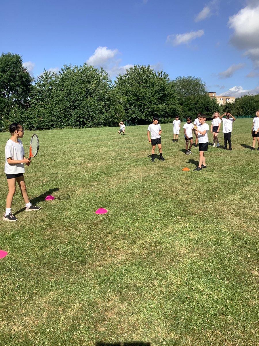 ReinwoodJuniors's tweet photo. A lovely start to the day in 3B playing rounders on the field this morning #RJS3B #RJSPE https://t.co/Qd8ZK3GP3A