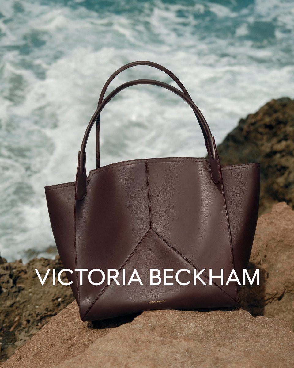 victoriabeckham's tweet image. Defined by clean lines and signature V stitched panels, the Victoria Tote is a forever travel companion.
Shop now >> victoriabeckham.visitlink.me/6XB7SF
#VBHighSummer