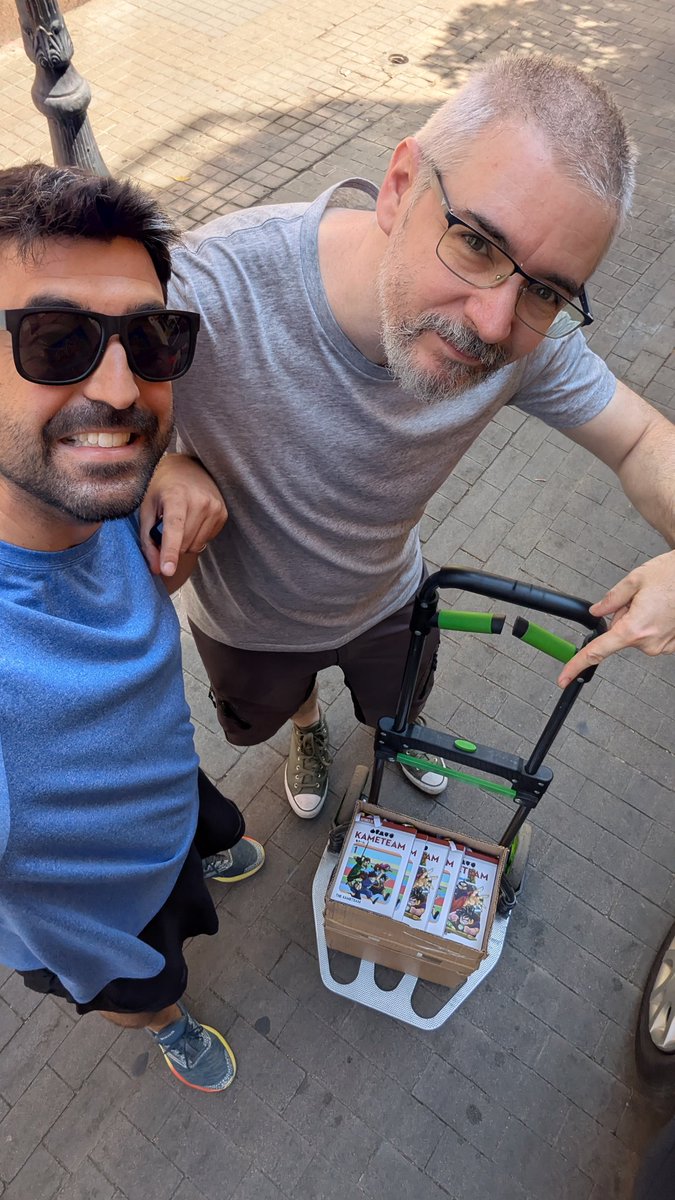 Los tomos firmados ya están en manos de <a href="/Rockmedia_bcn/">Rockmedia</a> listos para empezar con los envíos! Mil gracias! Ya nos diréis vuestras opiniones! 🐉