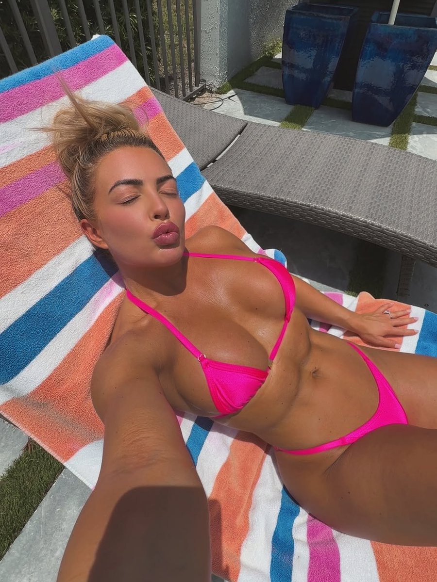 just another day of being your fantasy. 🏖️