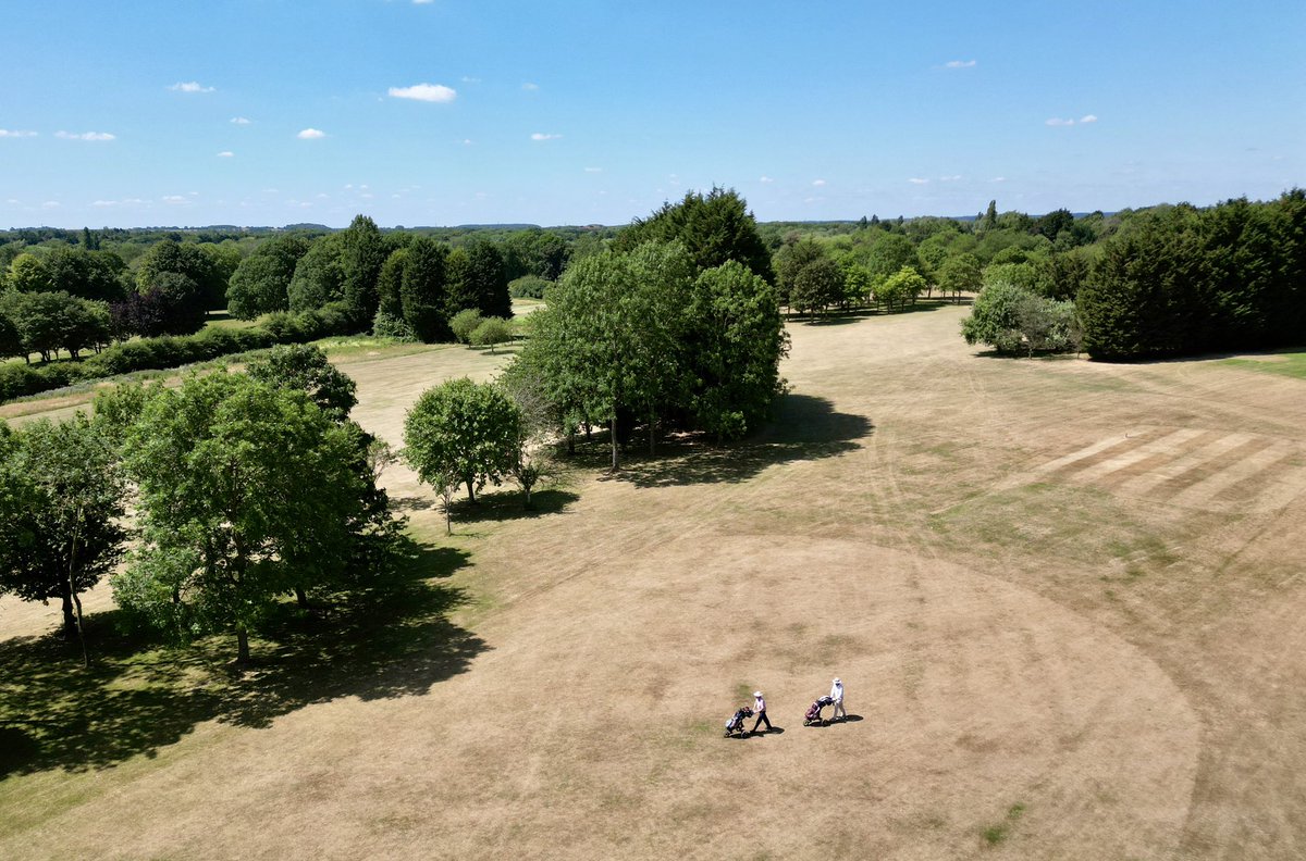 jjgiddens's tweet image. People cool off in Peterborough Lido and play golf on scorched fairways at Thorpe Wood golf course, as Monday is set to be one of the hottest June days on record, with highs of 34C