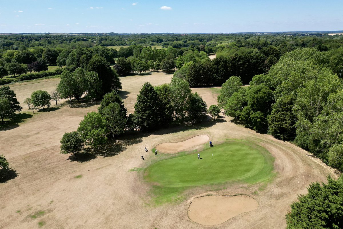 jjgiddens's tweet image. People cool off in Peterborough Lido and play golf on scorched fairways at Thorpe Wood golf course, as Monday is set to be one of the hottest June days on record, with highs of 34C