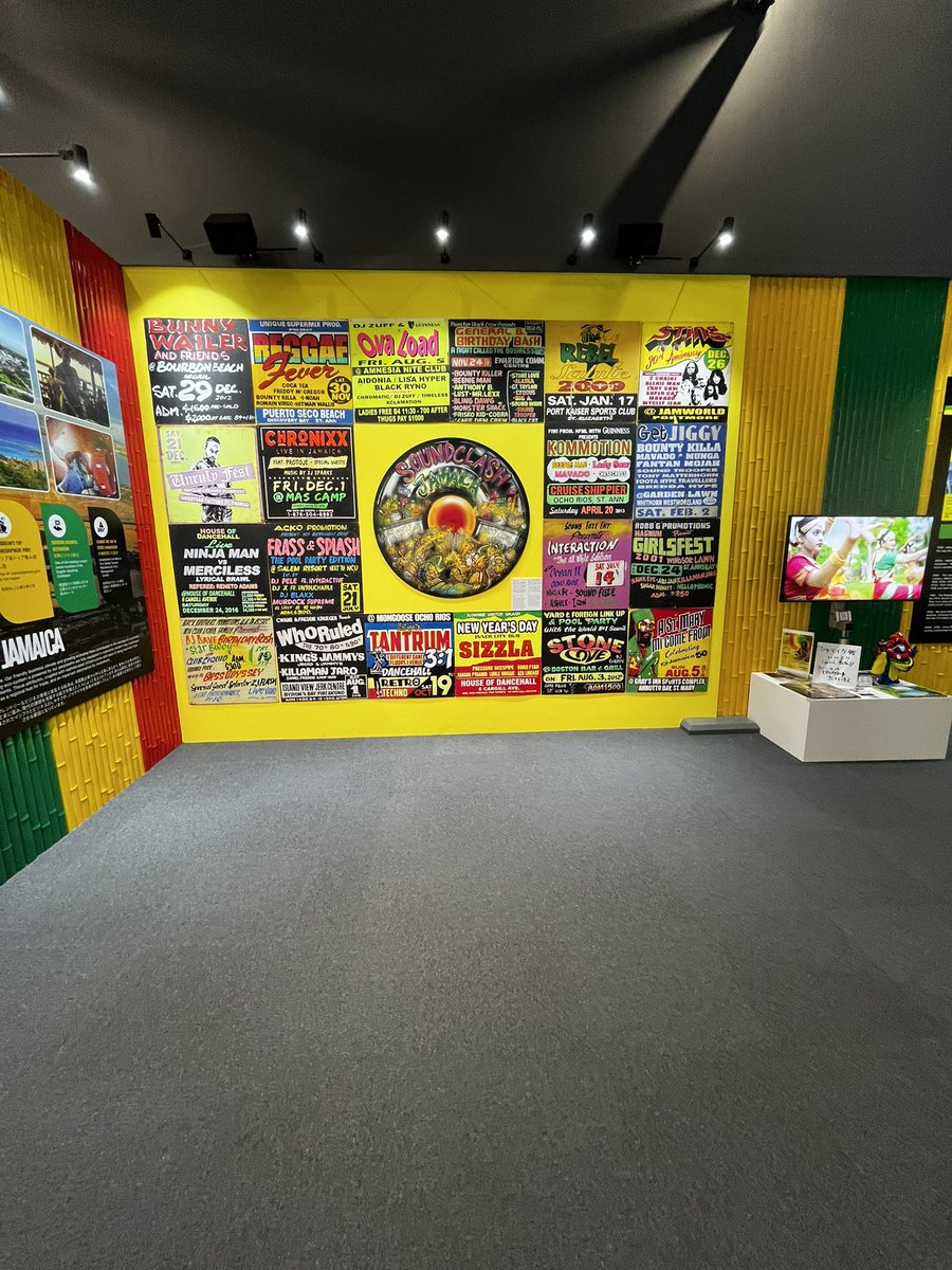 mqshino's tweet photo. ジャマイカ🇯🇲
ミャクミャクさんと
忘れたカセット??∑(゚Д゚)!
#EXPO2025
#大阪関西万博
#commonsB https://t.co/z0myQ4k10h