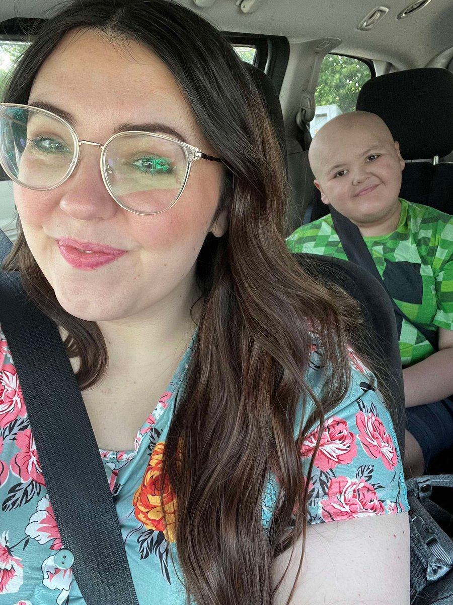 CrystalCole47's tweet image. Grey on the way to his appointment in Cincinnati!
Prayers for good results! 🙏🏼💛