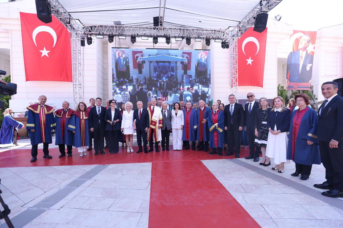 Kıymetli hocamız Prof. Dr. Ahmet Başaran’ın dekanlığında ilk mezunlarını veren Başkent Üniversitesi Eczacılık Fakültesi’nin mezuniyet töreninde, eczacılık mesleğimizin geleceği genç kardeşlerimizin mutluluklarına ortak olduk. Bütün genç meslektaşlarıma başarılı bir meslek hayatı