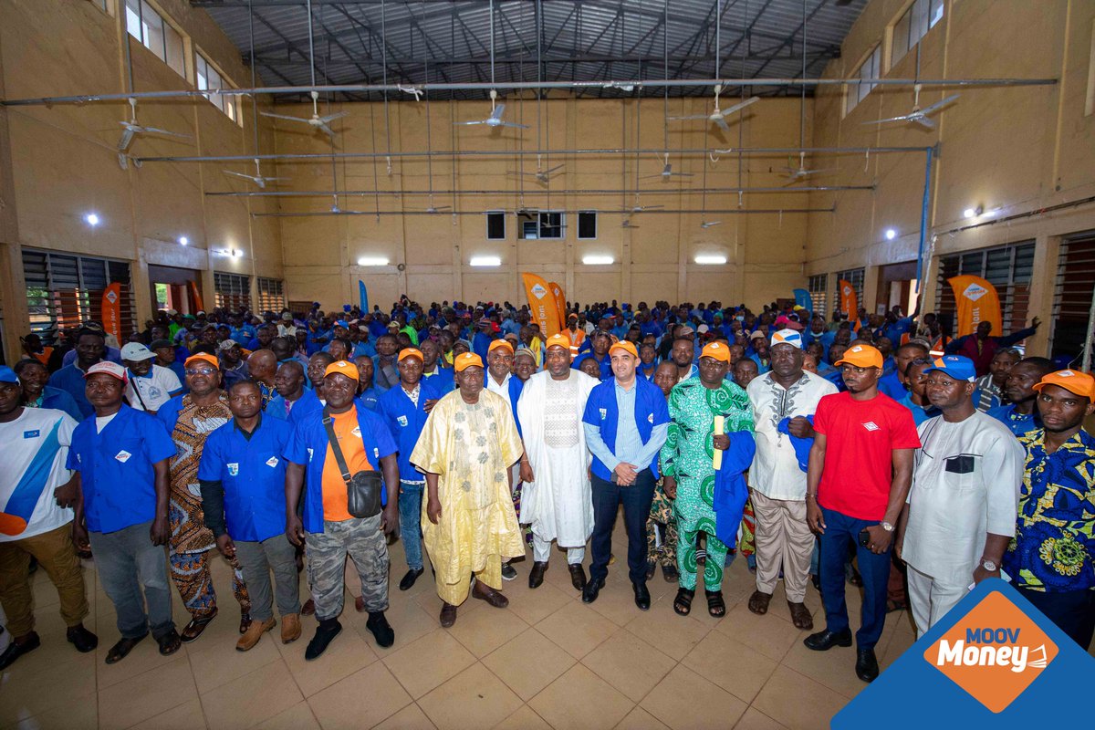 MoovAfricaBenin's tweet image. Cette initiative s'inscrit dans la continuité de celle menée dans la commune d'Abomey-Calavi auprès de 3000 taxis-motos l'année dernière, confirmant notre volonté d'accompagner durablement cette profession.

#MoovMoney 
#AvecToiChaqueJour