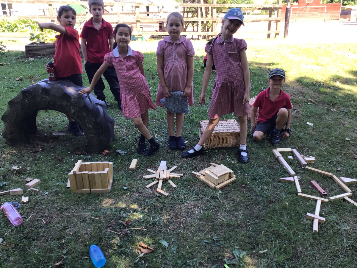 Year Two pupils have been building in the shade this afternoon. Too hot for PE 🥵They have chosen team names and then worked together to make creations related to spies, dragons and sports skills.