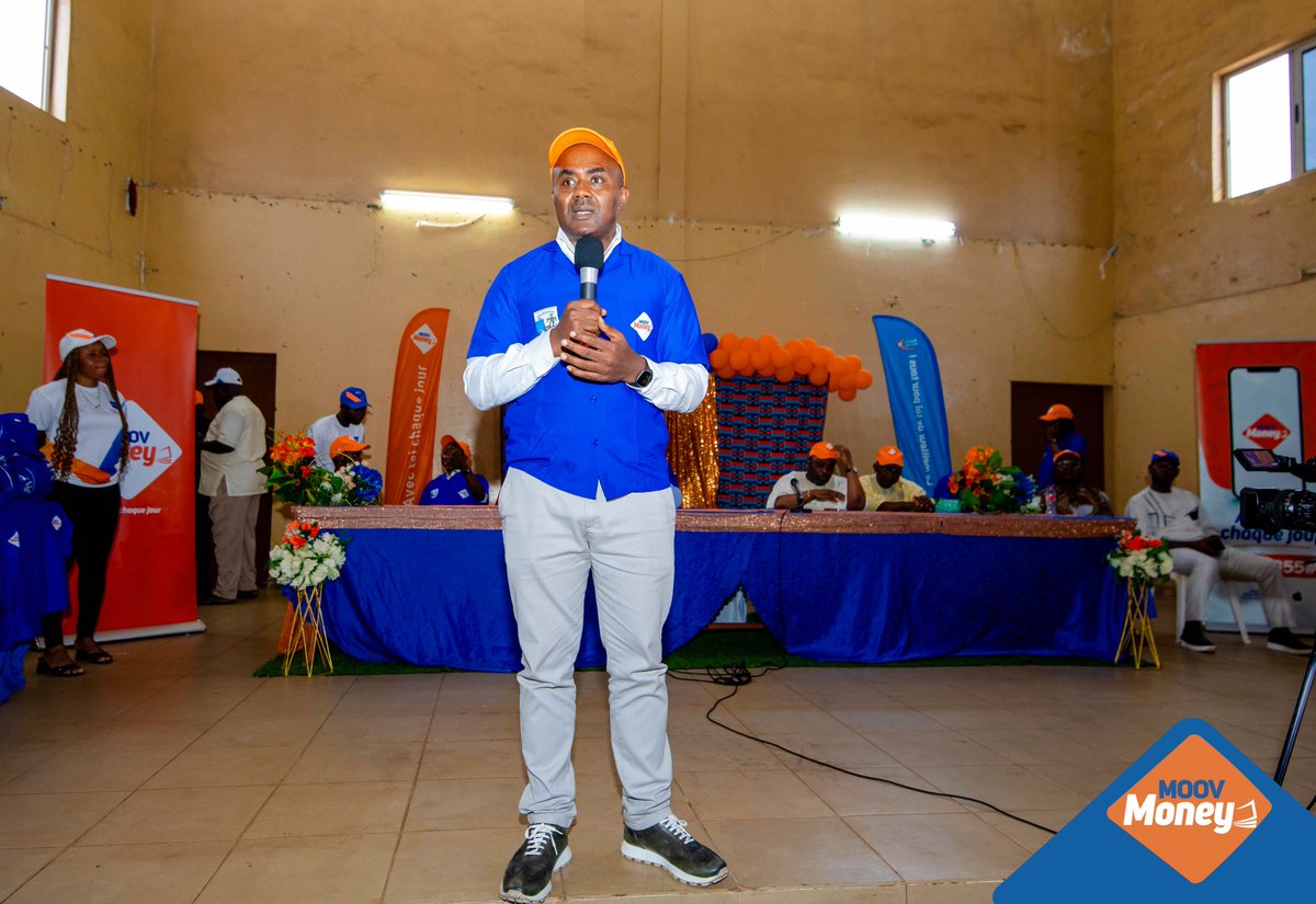 MoovAfricaBenin's tweet image. MOOV MONEY AUX CÔTÉS DES ZEMS DE PORTO-NOVO

Ce jeudi 26 juin 2025, à la Maison des Jeunes de Porto-Novo, Moov Money a remis des centaines d'uniformes aux conducteurs de taxis-motos de la ville. 

#MoovMoney
#AvecToiChaqueJour