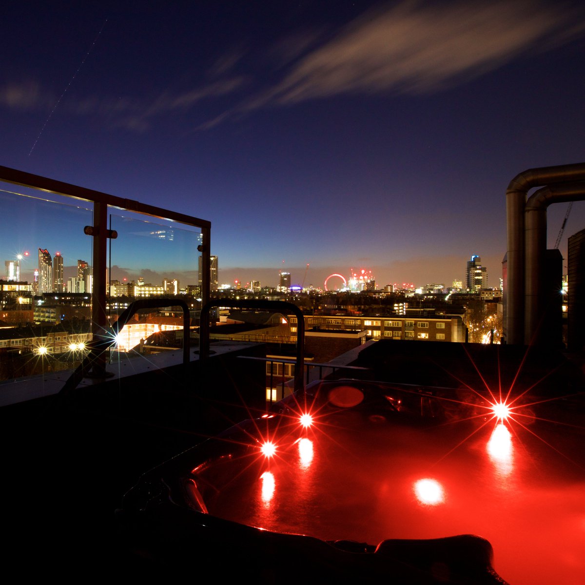 Celebrating Pride 5 July in London? Double the celebrating by proposing to someone you love. Let us know your plans &amp; we will glam up your room or dress the hot tub on your private terrace in Lucy!
#Pride2025 #PrideInLondon #penthousesuite  #weddingproposal #lgtbqcommunity