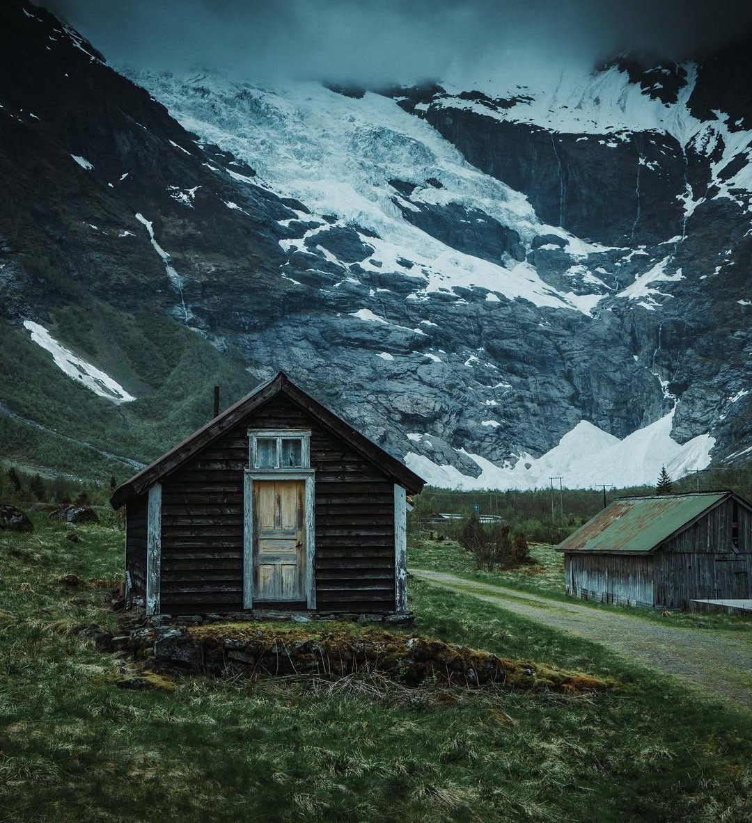 visualsofearth1's tweet photo. Abandoned village in Norway https://t.co/pKyaLfTPgr