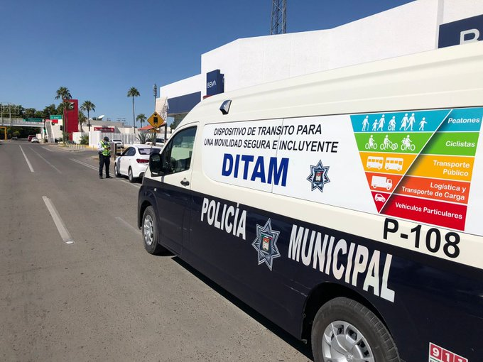 vigiadeltrans's tweet photo. oye @HermosilloGob @tonoastiazaran y el #DITAM?
Una de las 2 (dos) cosas implementadas que han valido la pena ya no se ve en las calles.
¿la otra? Las lamaparas en las banquetas y parabuses.
Y parale de contar. https://t.co/AWKZvgoVa9