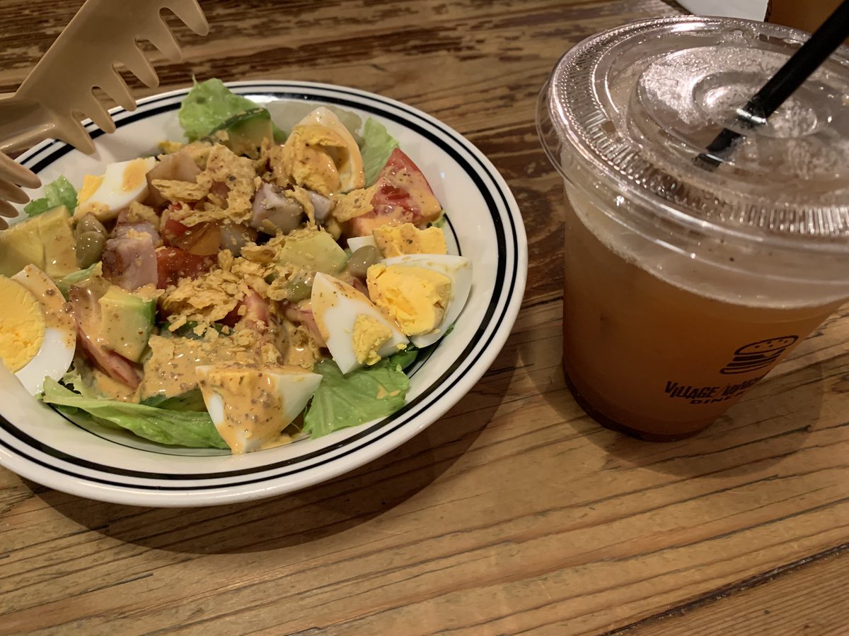 夕飯は商品券とクーポンが今日までなのでヴィレッジヴァンガードダイナー下北沢店へ。
ゴルゴンゾーラベーコンバーガーとシューストリングポテト、手割りポテト、サラダ、クラフトコーラを頂く。
相変わらず美味し…またクーポンを貰ったのでまた来ますw