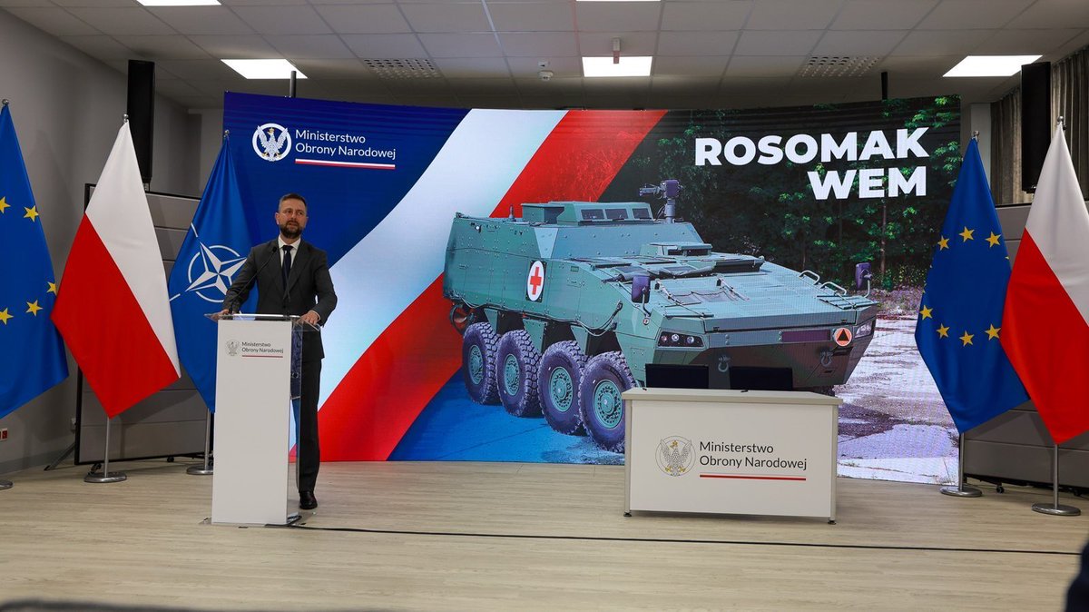 Władysław Kosiniak-Kamysz (@kosiniakkamysz) on Twitter photo Ważny dzień dla bezpieczeństwa 🇵🇱. Samoloty FA-50 wreszcie mają uzbrojenie, wreszcie są gotowe do działań nie tylko szkolnych, ale również bojowych. Dziś podpisane zostały dwie umowy wzmacniające potencjał Wojska Polskiego. Wraz z sekretarzem stanu <a href="/pawelbejda/">Paweł Bejda</a> sfinalizowaliśmy Ważny dzień dla bezpieczeństwa 🇵🇱. Samoloty FA-50 wreszcie mają uzbrojenie, wreszcie są gotowe do działań nie tylko szkolnych, ale również bojowych. Dziś podpisane zostały dwie umowy wzmacniające potencjał Wojska Polskiego. Wraz z sekretarzem stanu <a href="/pawelbejda/">Paweł Bejda</a> sfinalizowaliśmy