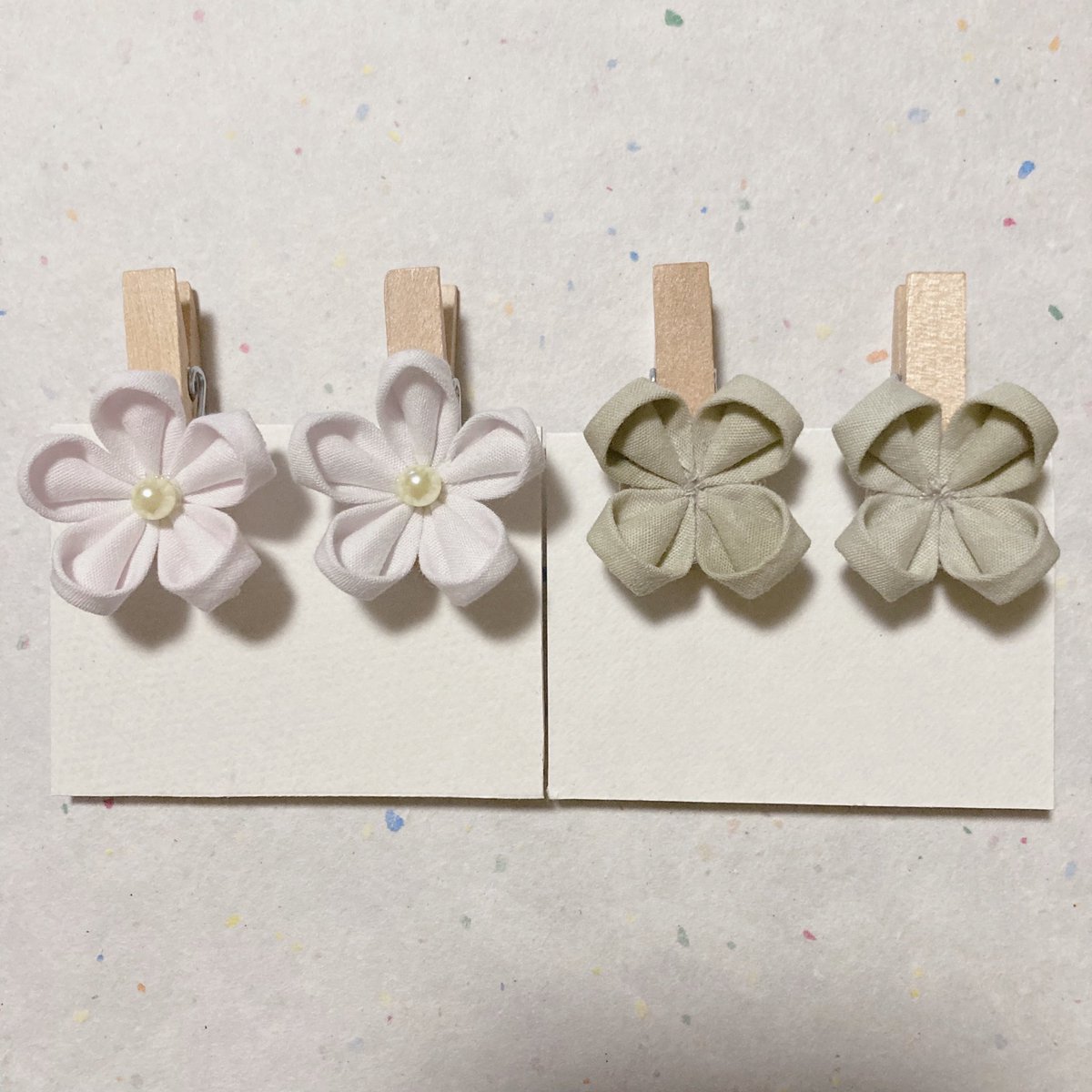 お花とクローバーを木製クリップにしてみました！
シンプルでかわいいのができた！
クローバーは、よもぎ染めです。

#ハンドメイド　#つまみ細工  #草木染め
#秋田　#minne