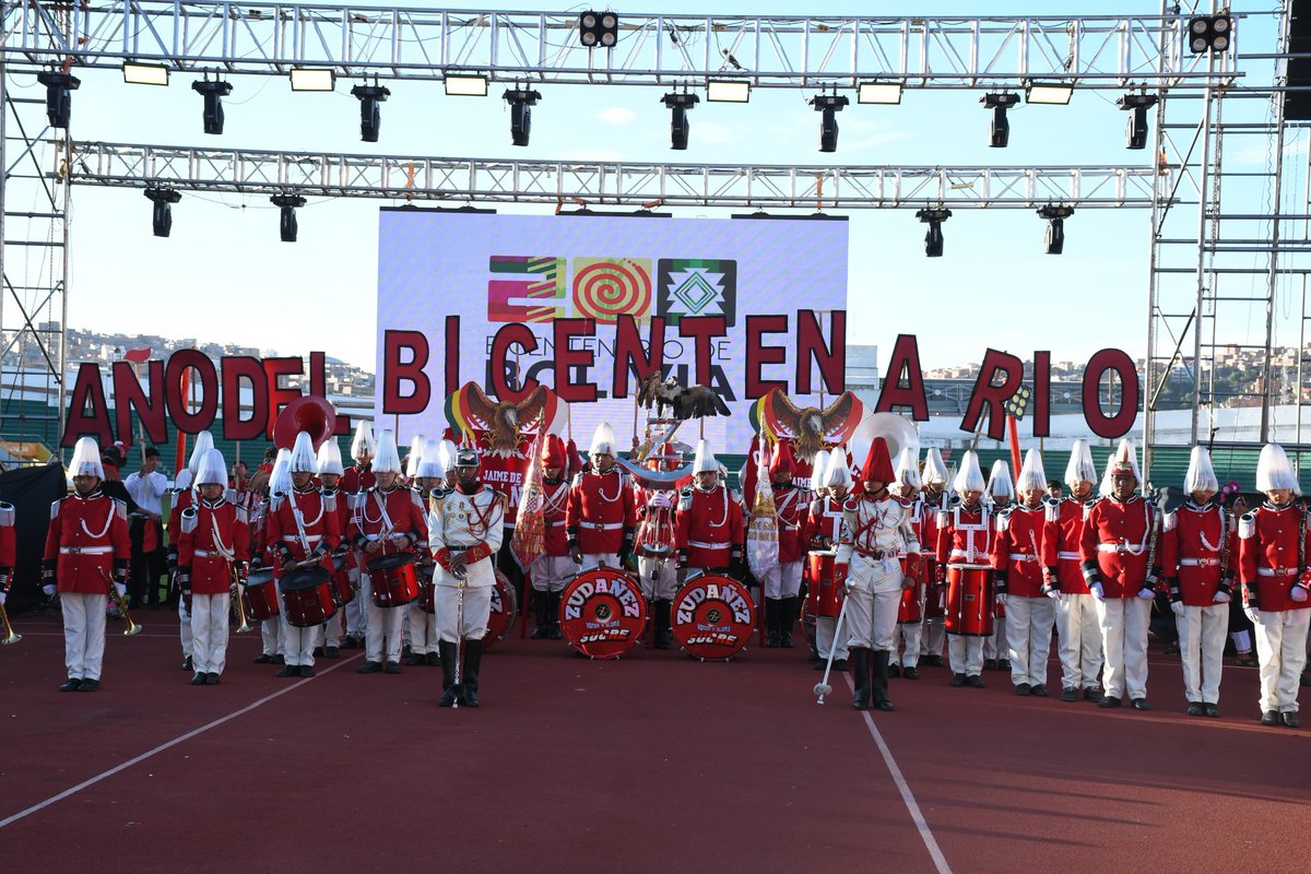 CulturasBolivia's tweet photo. Este domingo 29 de junio, desde el  estadio Olímpico Patria en Sucre, se realizó el  Festival Nacional “Bandas de Bronce del Bicentenario” en su fase Departamental Chuquisaca.
#2025BicentenarioDeBolivia
#nuestrasculturasnuestraidentidad
#Chuquisaca
#Bandas https://t.co/yfW8EzcMZZ