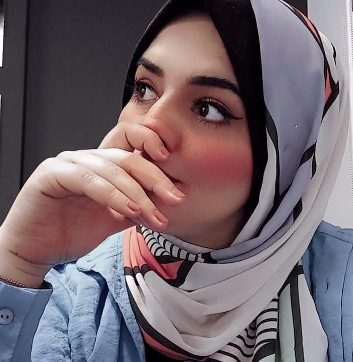 ارتقت الفنانة التشكيلية آمنة السالمي في استهداف الباقة.