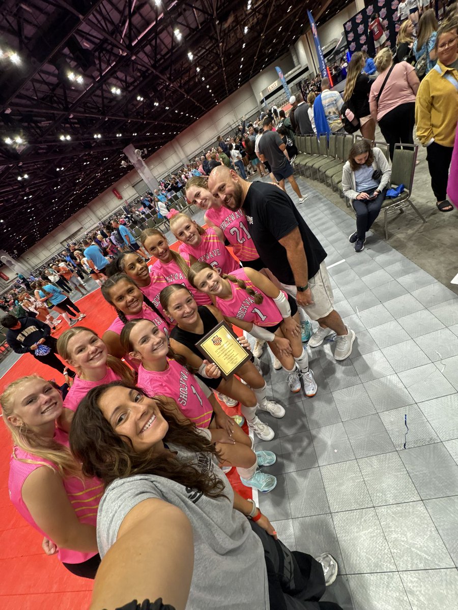 HeyCoachAlexis's tweet image. So happy for these girls taking 19th in 15 Premier at AAU Nationals after starting ranked in the 60s out of over 90 teams!!! Blessed to get to help at the end of their season!!