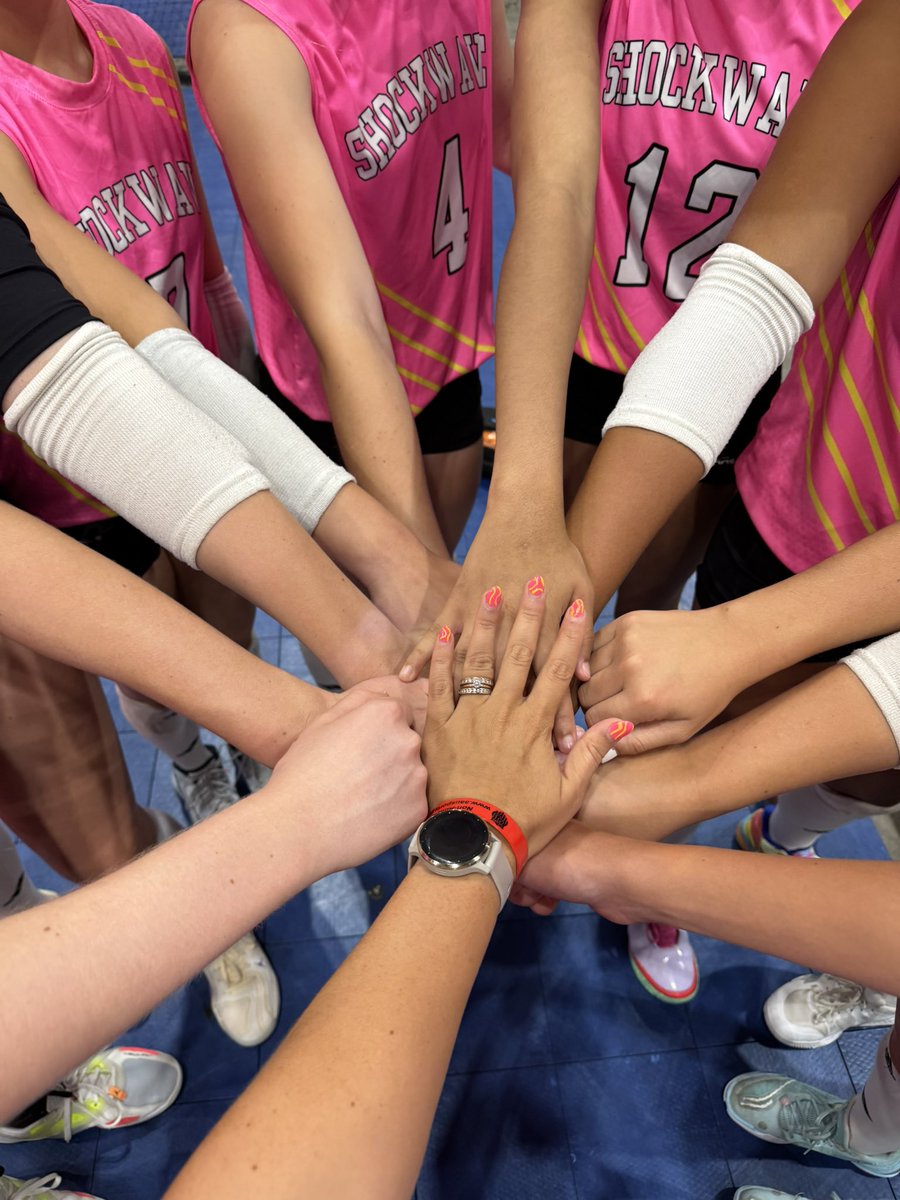 HeyCoachAlexis's tweet image. So happy for these girls taking 19th in 15 Premier at AAU Nationals after starting ranked in the 60s out of over 90 teams!!! Blessed to get to help at the end of their season!!