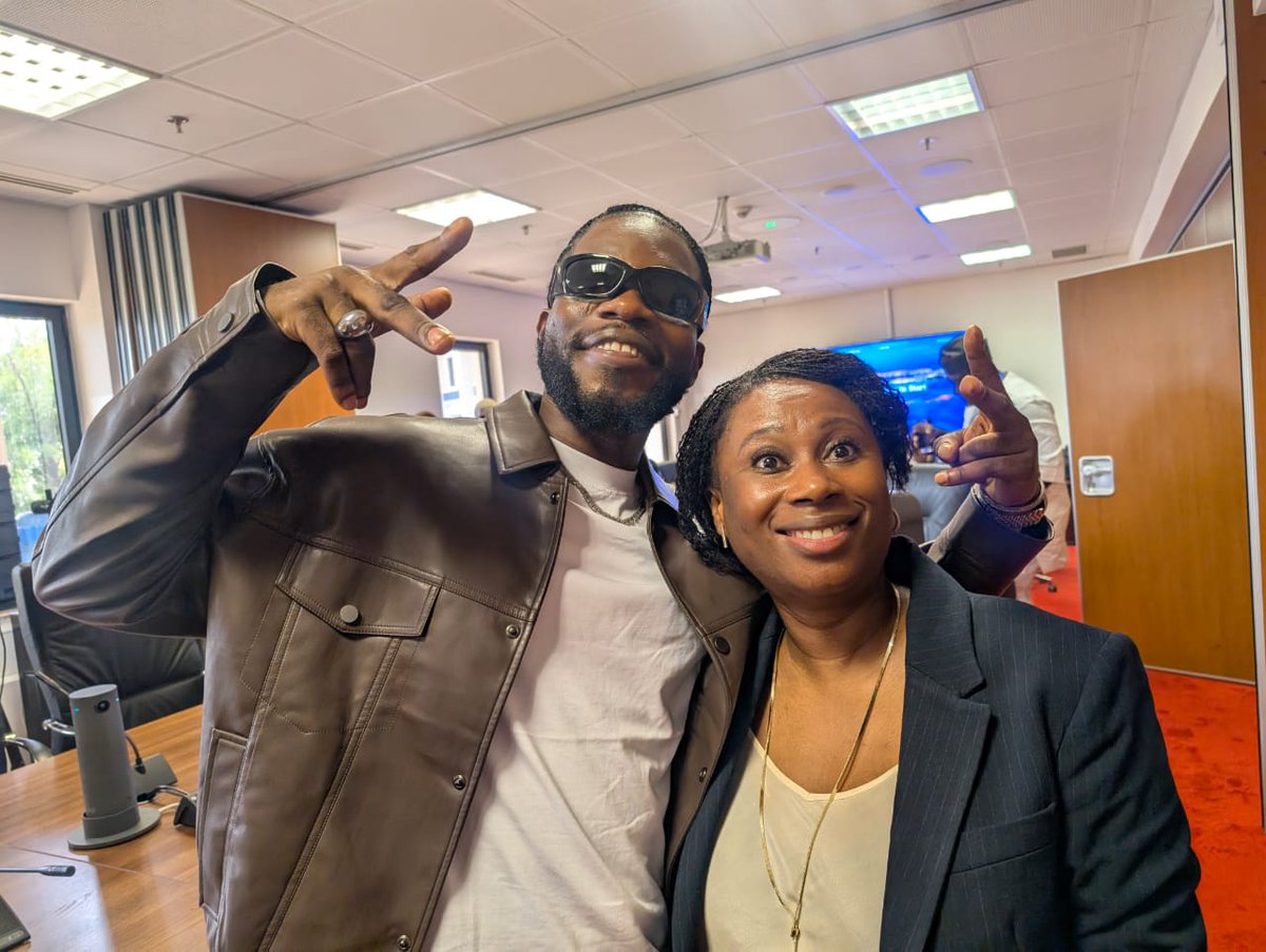 <a href="/UN/">United Nations</a> in #Nigeria has urged popular Nigerian singer, Oladapo Daniel Oyebanjo <a href="/iamdbanj/">D'banj D Kokomaster</a>, &amp; the popular comedian, Samuel Animashaun Perry <a href="/BRODAshaggiNG/">BRODA SHAGGI</a>, to use their talents &amp; popularity to promote #SDGs and mobilise support for the UN 80th anniversary.