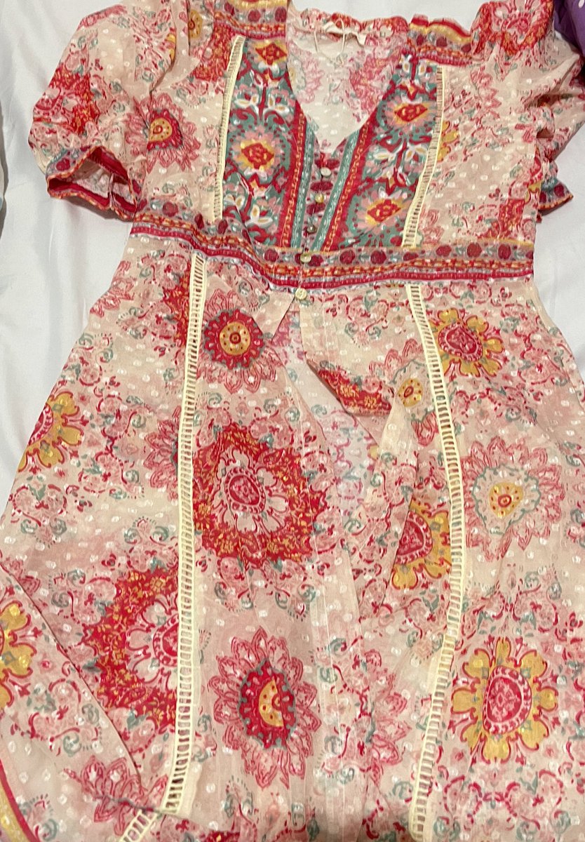 lovedbynaal's tweet photo. wts dress bisa buat ke pantai (baru dipake sekali) 165k aja 🌺 https://t.co/um2uBI4HqV