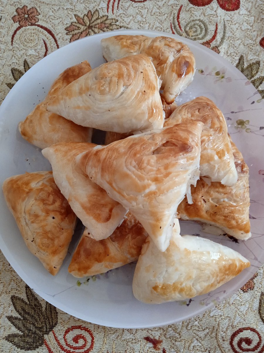 Вот жена испекла самсу. Сейчас мне будет вкусно...