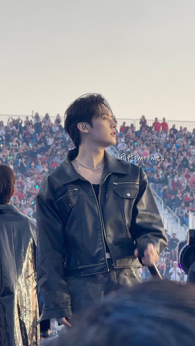 FlyToMoonies's tweet image. Serving the visuals fr tho