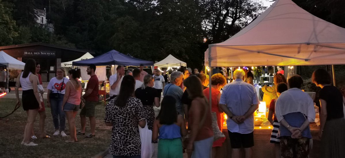 Chatel_Guyon's tweet photo. J-4 😍 avant le retour des marchés nocturnes et artisanaux à Châtel-Guyon ! 🛍️🌙

Rendez-vous ce vendredi dès 19h avenue Baraduc et dans le Parc thermal. 👍 De nombreux exposants seront à retrouver en plus de l'ouverture des commerces jusqu'à 22h30 ! 🌟👉 https://t.co/zritlTAhZP https://t.co/IDJG7ICN94