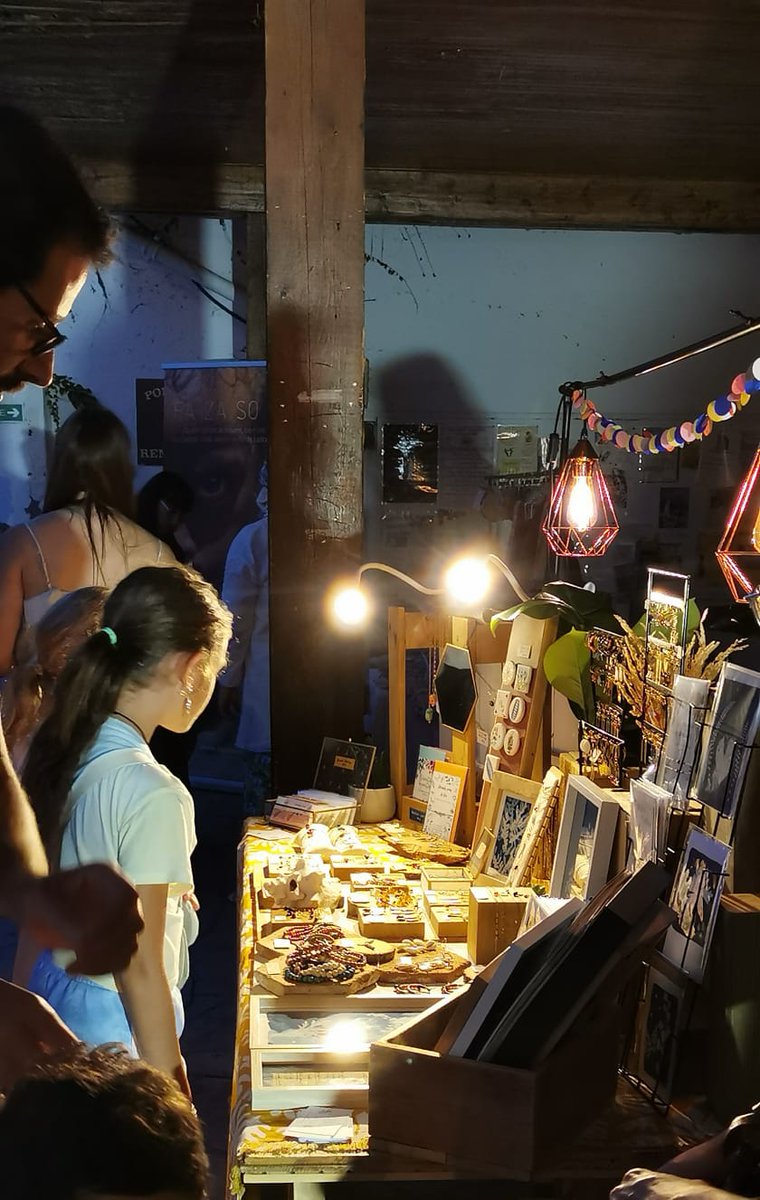 Chatel_Guyon's tweet photo. J-4 😍 avant le retour des marchés nocturnes et artisanaux à Châtel-Guyon ! 🛍️🌙

Rendez-vous ce vendredi dès 19h avenue Baraduc et dans le Parc thermal. 👍 De nombreux exposants seront à retrouver en plus de l'ouverture des commerces jusqu'à 22h30 ! 🌟👉 https://t.co/zritlTAhZP https://t.co/IDJG7ICN94