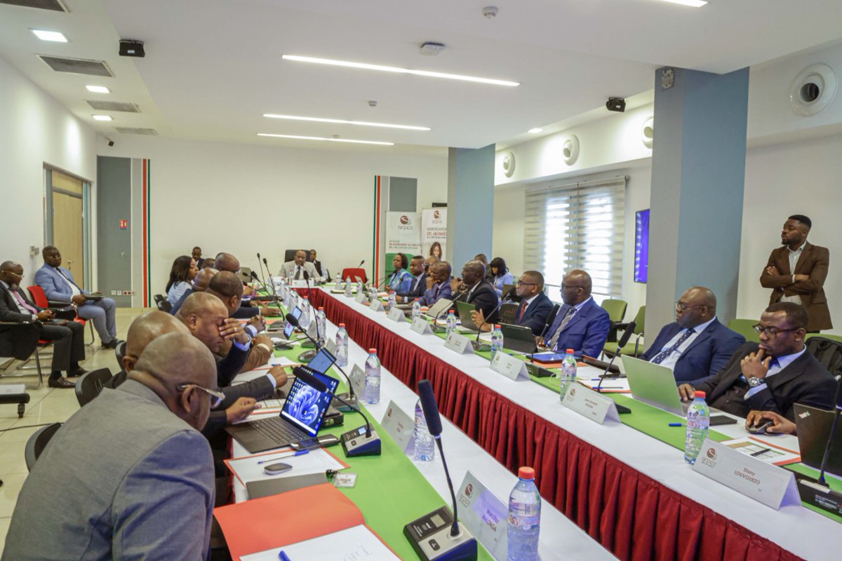 ARPCECongo's tweet image. Il s&apos;est ouvert ce jour, lundi 30 juin 2025, au siège de notre institution, le deuxième Comité de Direction de l’Agence de Régulation des Postes et des Communications Electroniques pour l’année 2025,
présidé par le Directeur Général Louis-Marc SAKALA. 
#ARPCECongo