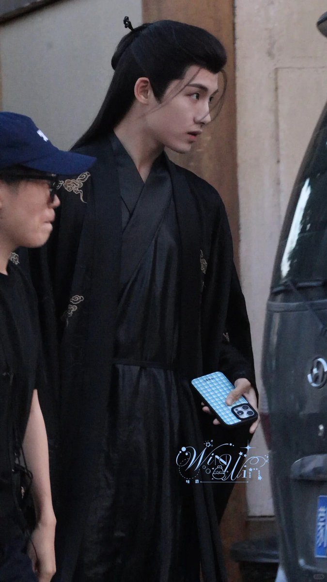 배우 자아: 🏴‍☠️🖤
                                          실제 자아: 🩵🫧✨