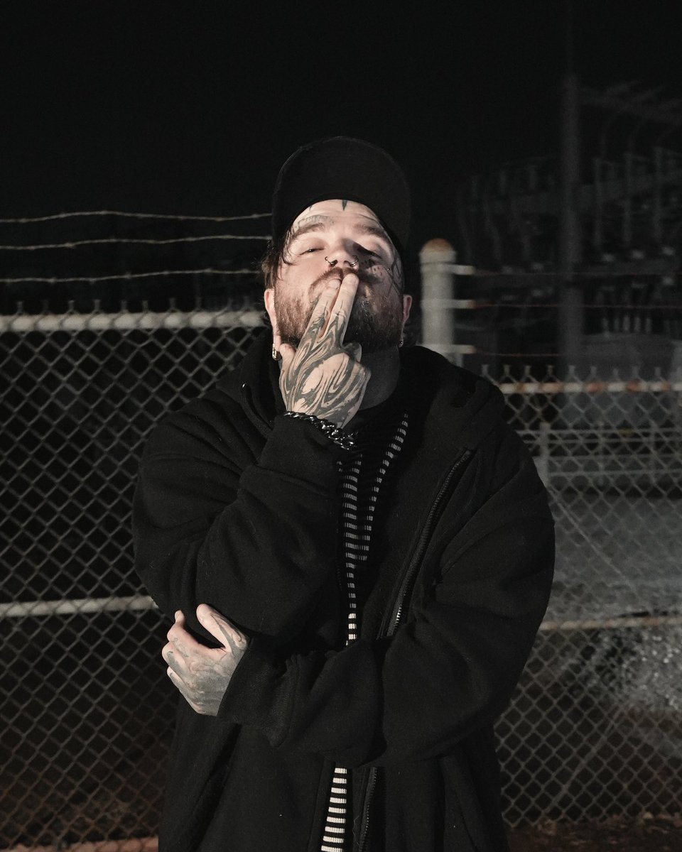 AlisxnGray's tweet photo. CHEMICAL // OUT NOW 

https://t.co/bNpmctjepV https://t.co/KJPYPYT78m