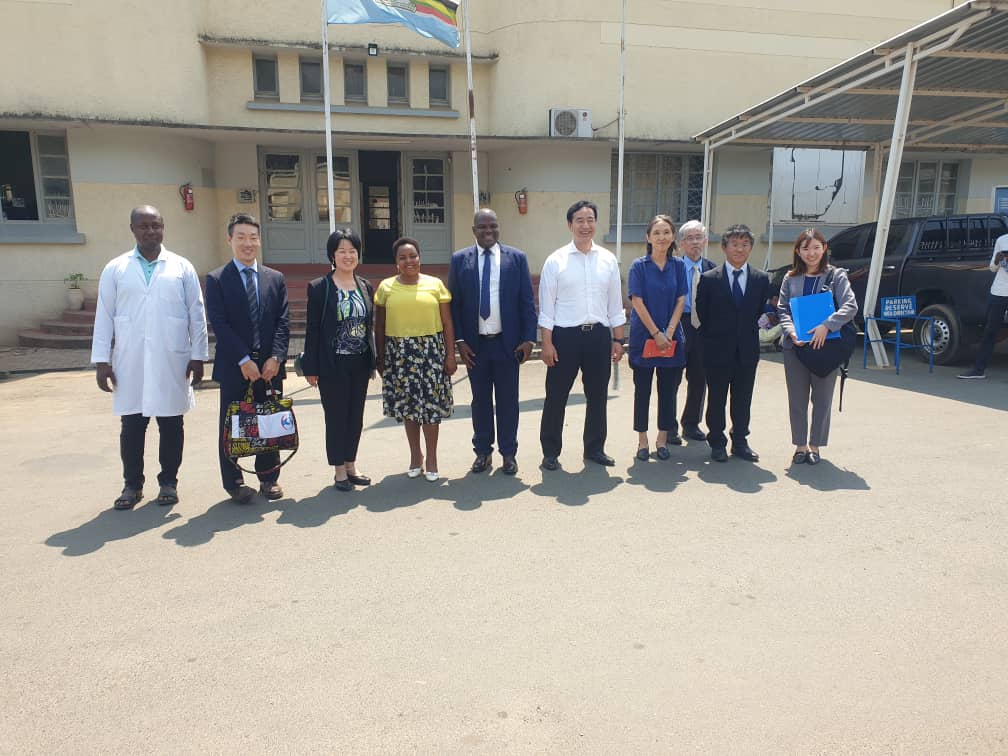 Délégation japonaise conduite par M. Taishirō Yamagiwa,député à la Chambre des représentants du Japon,SG du Gpe parlementaire d’amitié Japon–UA a effectué une visite à l'HPRC pour s'enquérir de l'état des lieux de pérennisation des acquis des projets financés par le Japon.