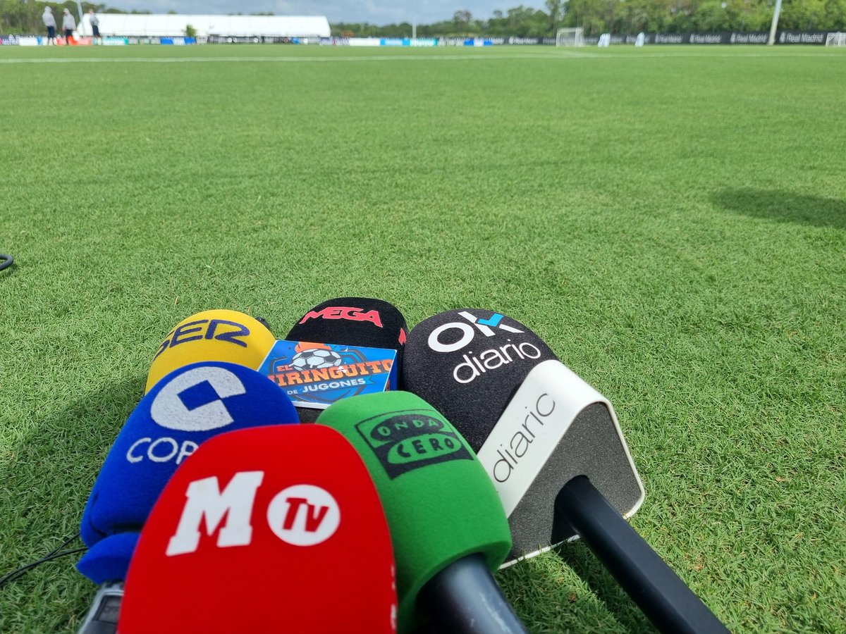 AlbertoPereiro's tweet photo. Esperando a Carvajal, Huijsen y Victor Muñoz ! 

#Radios

@OndaCero_es https://t.co/3JHv39T3Ah