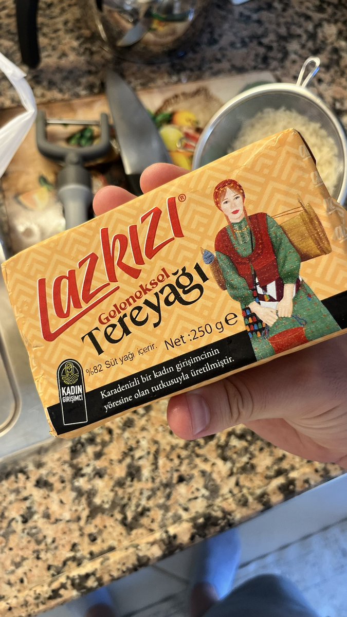 barischn's tweet photo. Ekonominin bu kadar zorlayıcı olduğu bir dönemde marketten aldığımız kapalı ürünlerin bu şekilde bozuk olması açıklanabilir değil. 
Sallama koşullarından veya bir sebeple SKTsi gelmemiş bir ürün bozulmuş. Fişini de artığımız için bu ürünü iade edemiyoruz.

@Migros_Turkiye https://t.co/367PSlgwpB