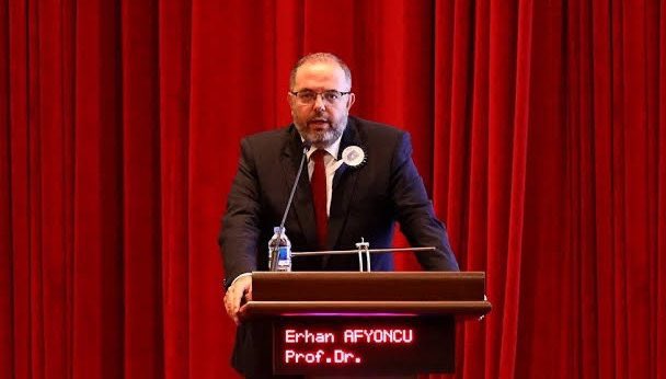 💥 Erhan Afyoncu tekrar tekrar uyarıyor:

• Nüfus probleminin en önemli sebebi büyükşehirler.

• 10 bin kişilik kasabalar kurmamız gerekiyor. 

• Ayrıca Türk coğrafyasından insanları getirmeliyiz. Dinlerini, dillerini yaşama imkânı olmayan, varlıklarını sürdürmeleri tehlikede