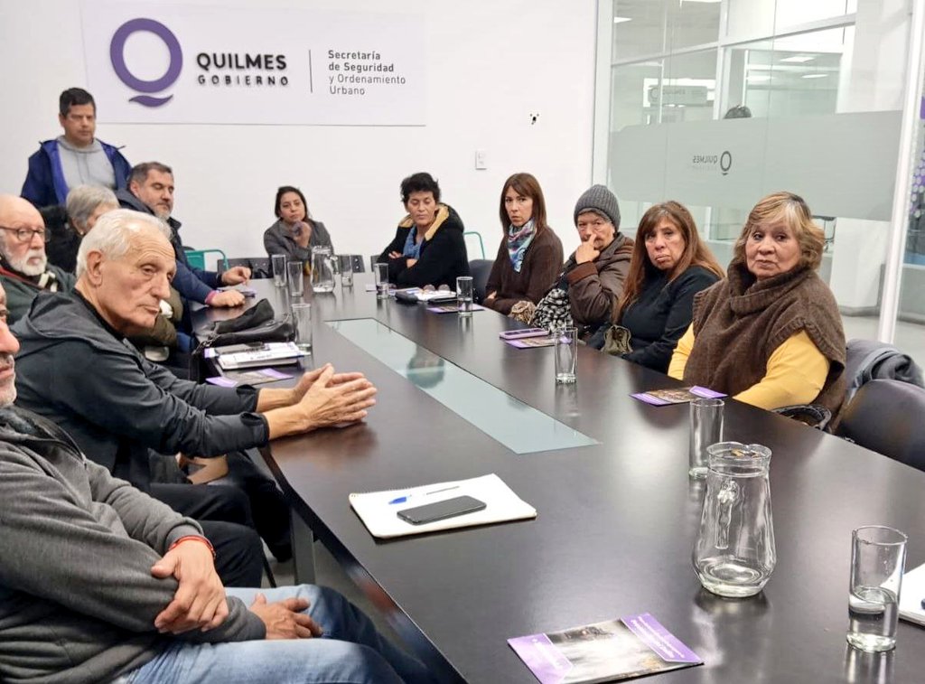 gaspodestefano's tweet photo. 🤝 Recibimos en el Centro de Emergencias Quilmes #CEQ, a las y los vecinos que conforman el Foro de Seguridad Vecinal Quilmes 3°, para coordinar estrategias conjuntas de prevención del delito. También difundimos el programa de alarmas comunitarias #MiAlertaQuilmes 🚨

#SeguimosParaAdelante ☀️