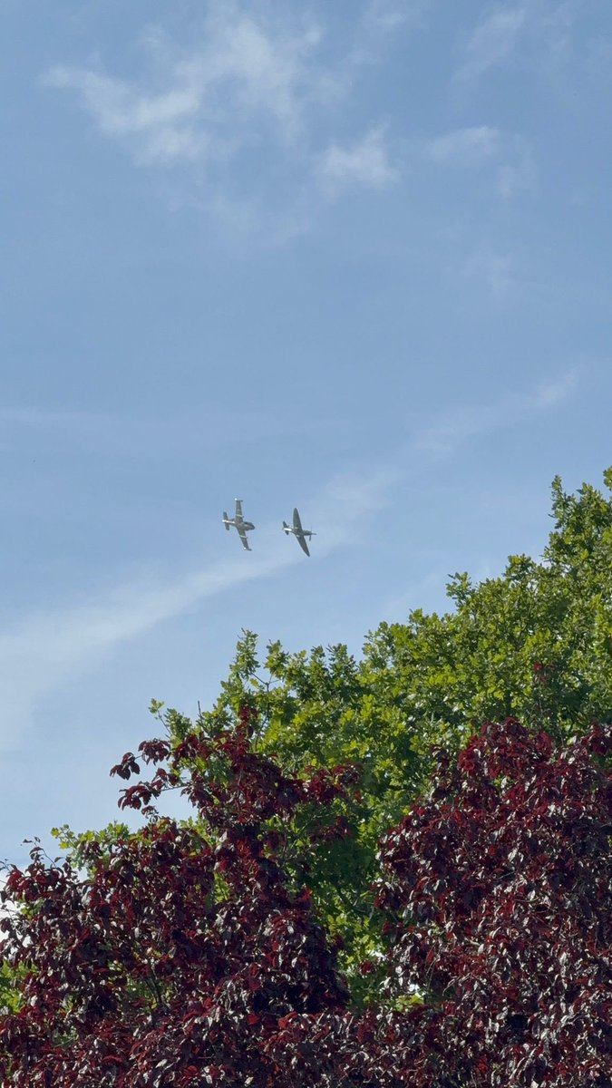 LeaderofKCC's tweet photo. We saw the best of #British and the best of #Kent this weekend with a superb air show at #Headcorn if you missed it here are some highlights. @HeadcornVillage @skydiveheadcorn @rafredarrows https://t.co/Zy0CPOD4De