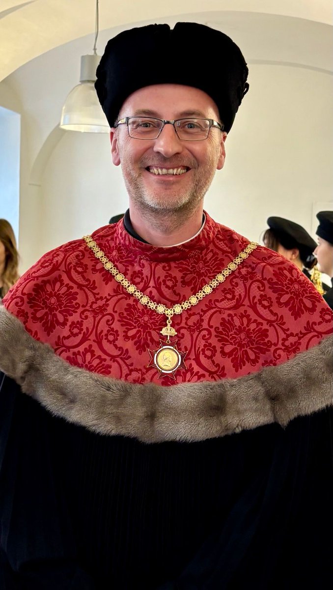 On Ascension Day, representatives of the University of Vienna take part in the procession from St. Stephen's Cathedral due to a  relationship between the institutions, dating back centuries. Photos(c)buff.ly/1jVg04u, Univ.Wien Zell;   buff.ly/Crafw8V
