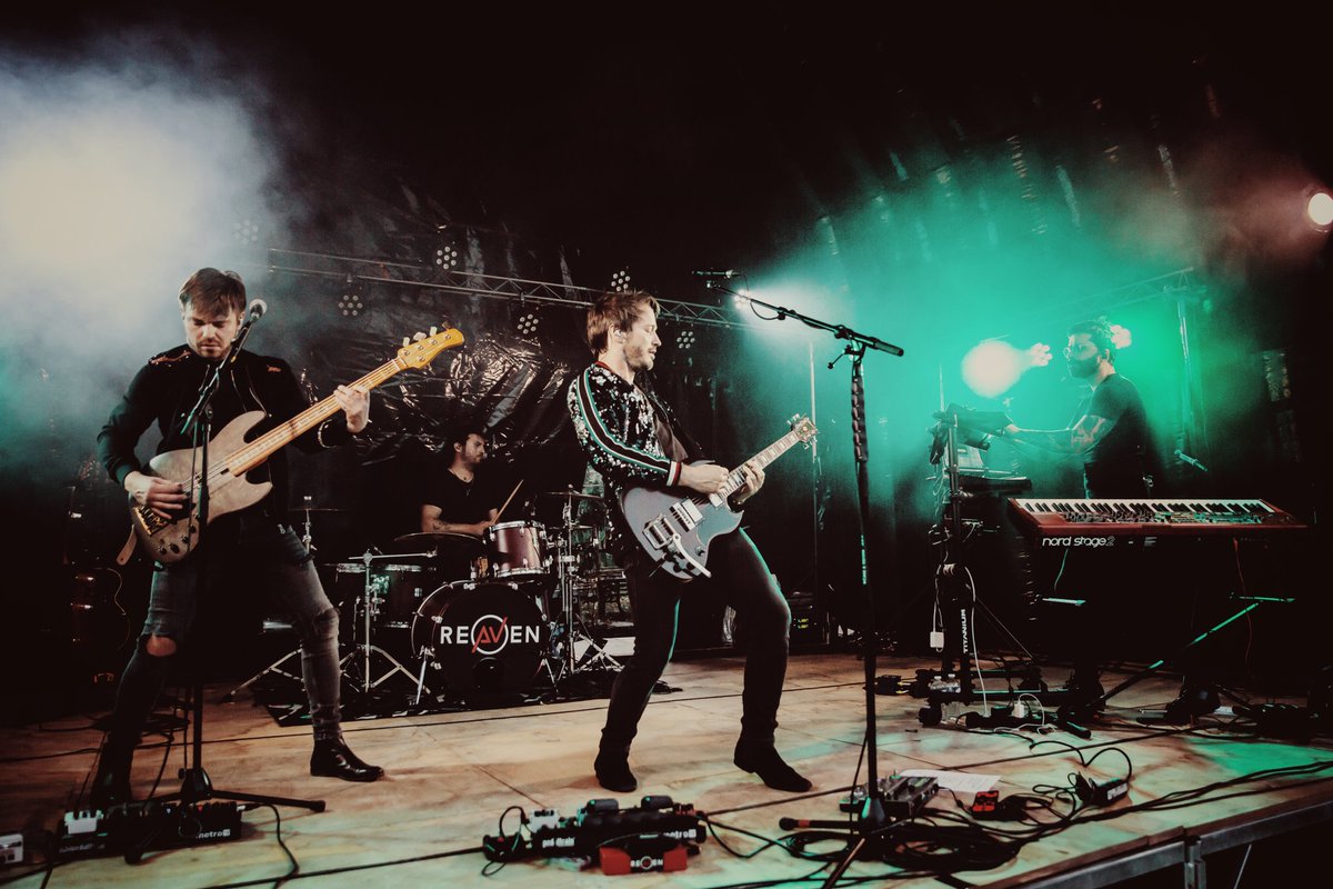 REAVENMUSIC's tweet photo. 🇫🇷⚡Concert 1/2 du weekend dernier⚡🇫🇷

Merci le Solid'Air'Fest !! Un superbe accueil et des rencontres touchantes !!
☀️Good vibes only☀️

📸 @new_photos_rushs 

#concert #festival #france #montsaugeon #solidairfest #rock #reaven #reavolutiontour #live #life #love https://t.co/p9Q2IoBYcS