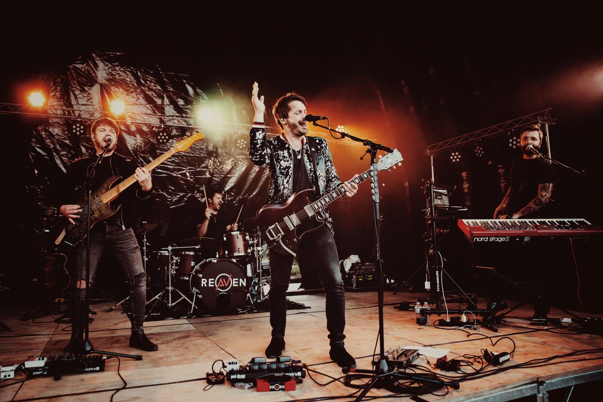 REAVENMUSIC's tweet photo. 🇫🇷⚡Concert 1/2 du weekend dernier⚡🇫🇷

Merci le Solid'Air'Fest !! Un superbe accueil et des rencontres touchantes !!
☀️Good vibes only☀️

📸 @new_photos_rushs 

#concert #festival #france #montsaugeon #solidairfest #rock #reaven #reavolutiontour #live #life #love https://t.co/p9Q2IoBYcS