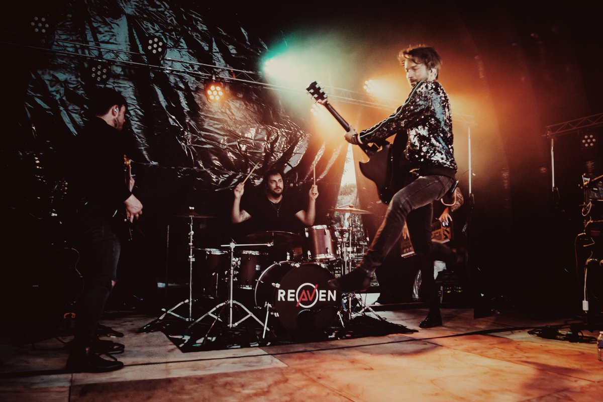 REAVENMUSIC's tweet photo. 🇫🇷⚡Concert 1/2 du weekend dernier⚡🇫🇷

Merci le Solid'Air'Fest !! Un superbe accueil et des rencontres touchantes !!
☀️Good vibes only☀️

📸 @new_photos_rushs 

#concert #festival #france #montsaugeon #solidairfest #rock #reaven #reavolutiontour #live #life #love https://t.co/p9Q2IoBYcS