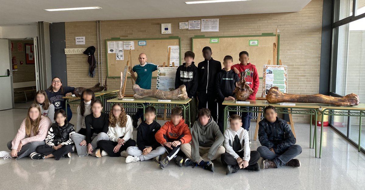 Godzillin's tweet image. “Regreso al #Cretácico”, presentación de la actividad desarrollada en el @Ies_Els_Ports de #Morella en la II Jornada de #Divulgación de la UCC de la @UNED:
▶️ godzillin.blogspot.com/2025/06/regres…
#paleontology #dinosaur #science #dissemination