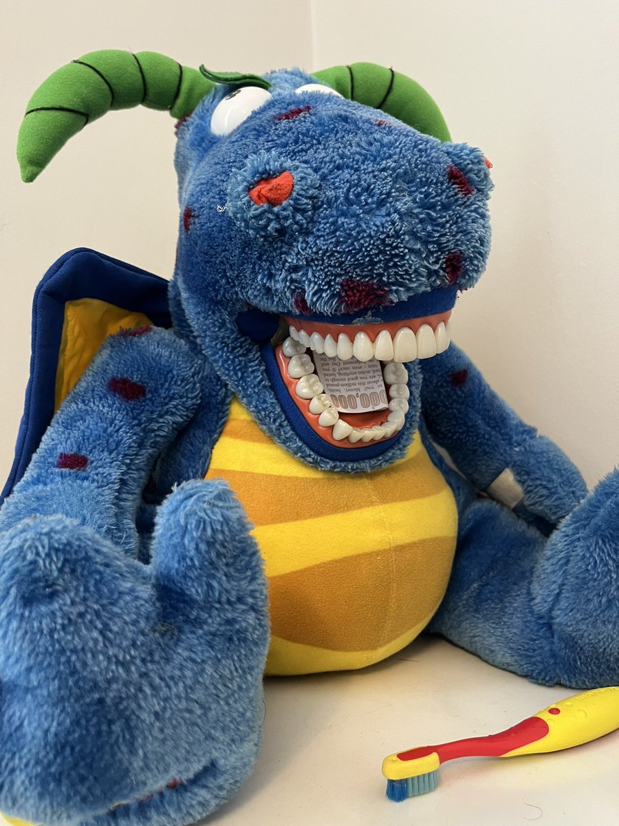 digitalplantpot's tweet image. I was having a crown fitted today, not that type…yet?!
And I was confronted by this toothy dragon, I’m assuming to show kids how to brush their teeth!!
I’ve never been more terrified 😂😱🤷♂️ #dentist #toothydragon