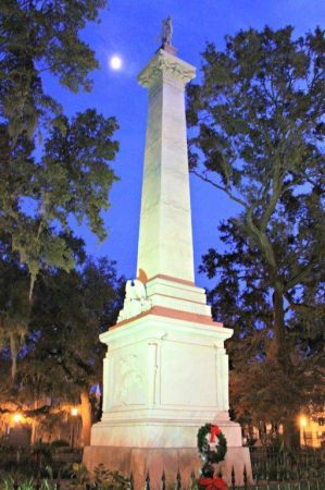 CompassandFork's tweet photo. Why is Savannah Known as the Most Haunted City in the USA? https://t.co/PWE89T7y6F #VisitSavannah #VisitGA #travel #ghosts #ttot https://t.co/fdHEbH9bO7
