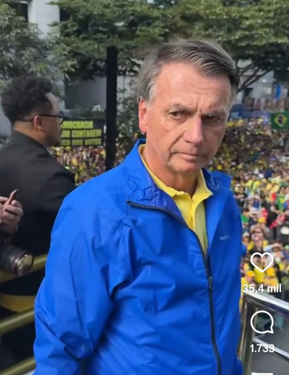 Próximo de ir pra cadeia,  o mito está acabado após tanta merda que fez. ...
 Está na capa do Batmam. 
 CADEIA NELE ! #Genocida #Ladrão