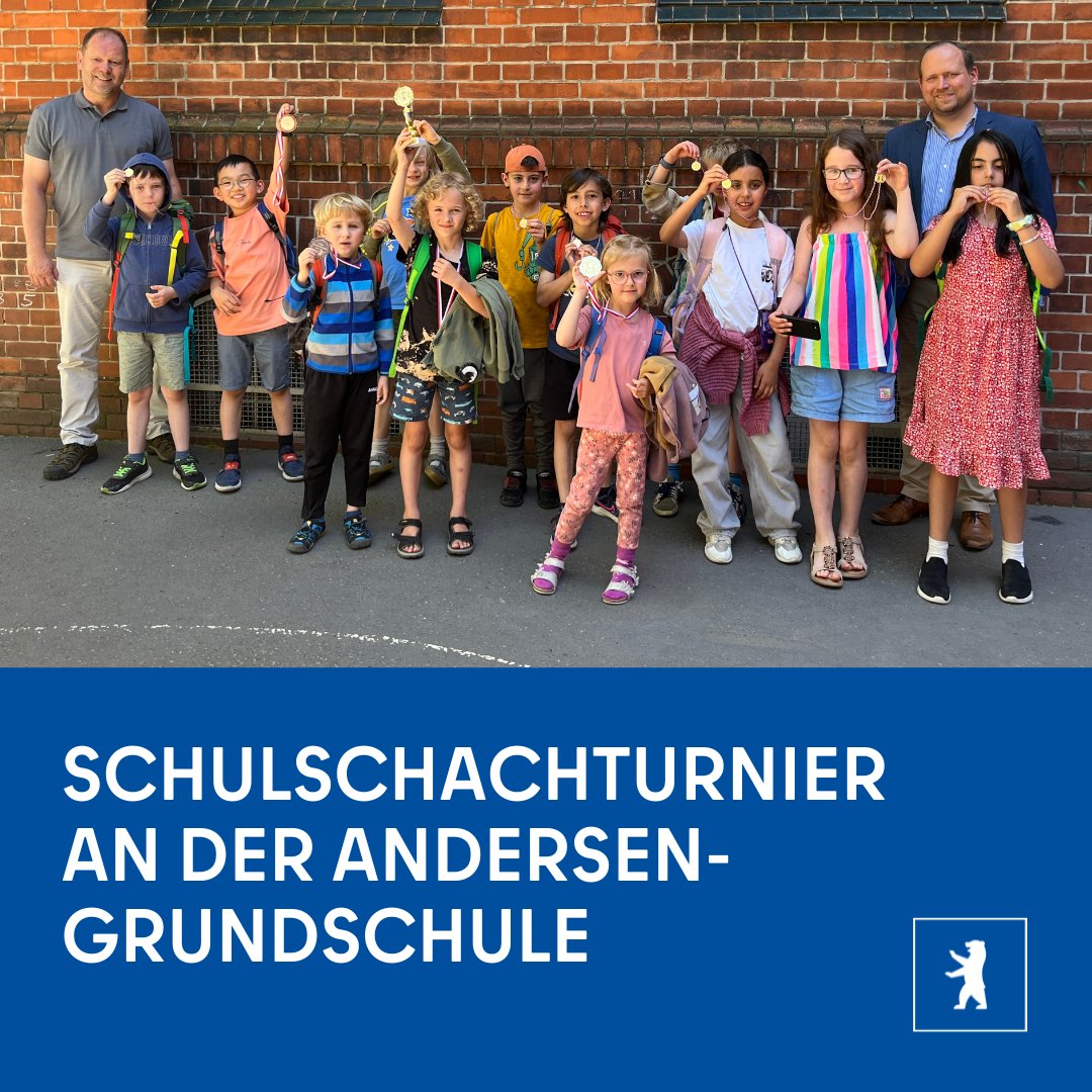 Schach gehört an der Andersen-Grundschule seit 10 Jahren zum Unterricht – schon ab Klasse 1! ♟️ Bei der heutigen Schulschachmeisterschaft überzeugte sich <a href="/BenjaminFritz19/">Benjamin Fritz</a> davon, wie sich Konzentration &amp; Köpfchen auszahlen. Mehr im Mitte Blog ➡️  sohub.io/lxjx